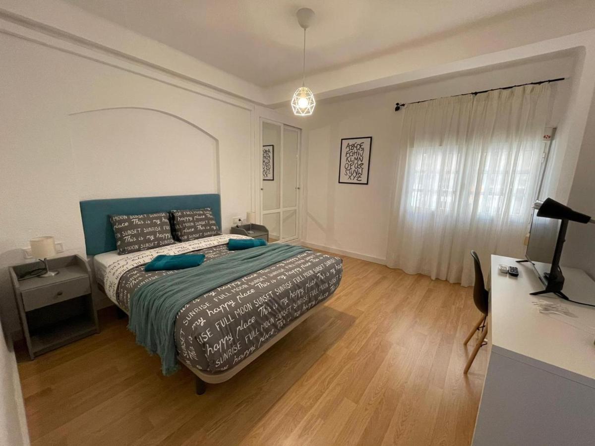 Holidays2Malaga 2 Bedroom Armengual De La Mota Close Shopping Center Bagian luar foto