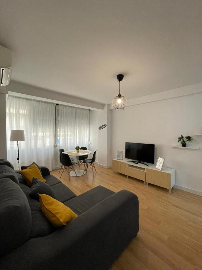 Holidays2Malaga 2 Bedroom Armengual De La Mota Close Shopping Center Bagian luar foto