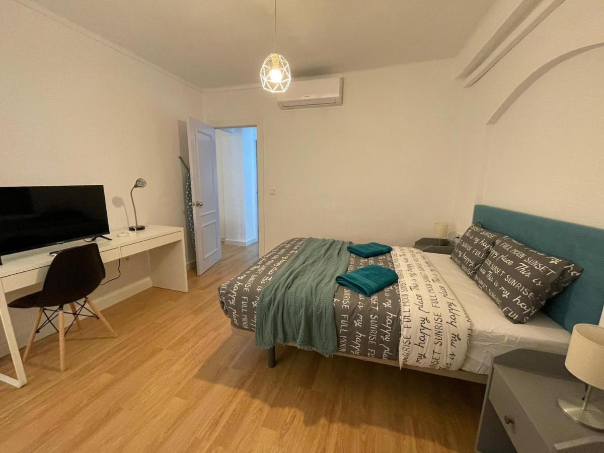 Holidays2Malaga 2 Bedroom Armengual De La Mota Close Shopping Center Bagian luar foto