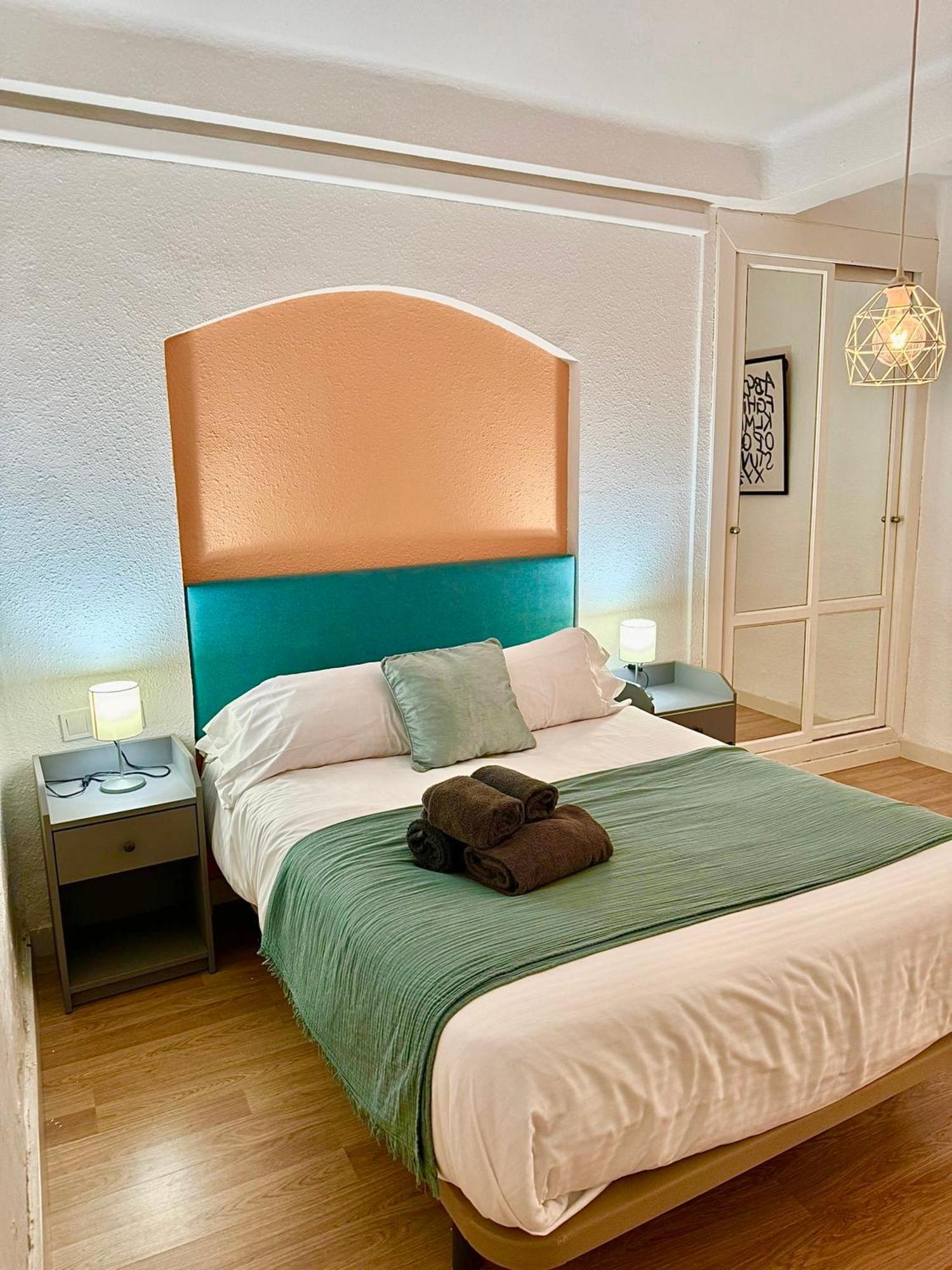 Holidays2Malaga 2 Bedroom Armengual De La Mota Close Shopping Center Bagian luar foto